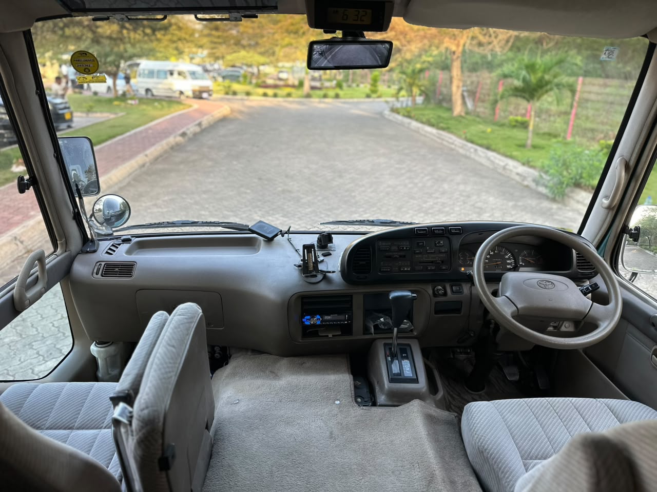 TOYOTA COASTER thumbnail 6